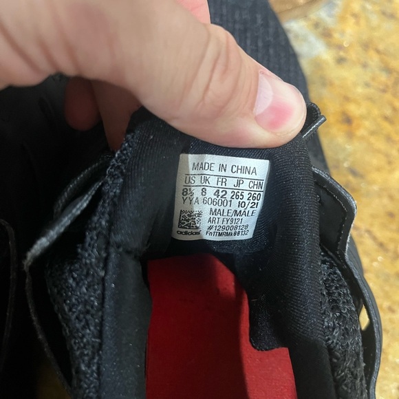 Adidas Ultraboost size 8.5 - Picture 6 of 9